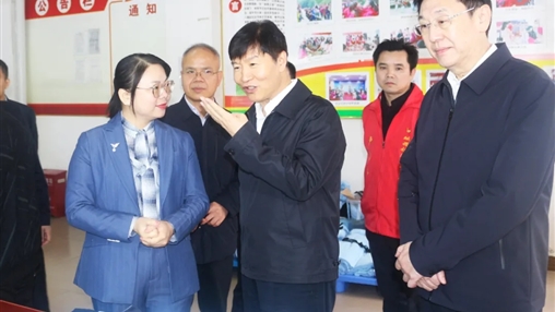 廣西壯族自治區黨委委員、常委、副書(shū)記劉小明蒞臨百裕集團環(huán)江車(chē)間調研