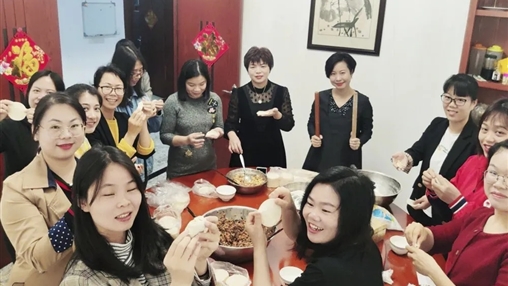 共享歡樂(lè ) | 百裕集團營(yíng)銷(xiāo)中心喜樂(lè )鬧元宵、暖心慶生日